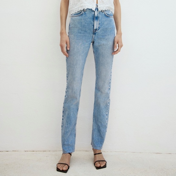 🚨SOLD🚨Zara Jeans - Picture 1 of 4